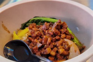 杭州给小费多的酒吧招聘酒水销售员,中午管饭吗？