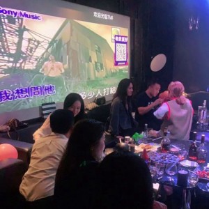 杭州收入高的夜场ktv招聘包厢服务员,需要统一穿工装吗_